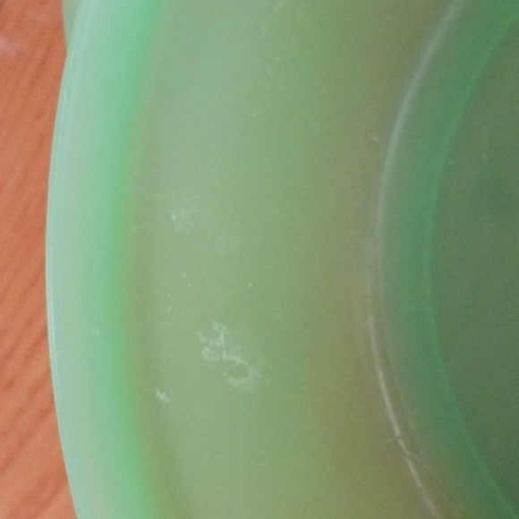 Tupperware Divided Green Microwave Reheatable Bowl with Lid - Picture 5 of 5